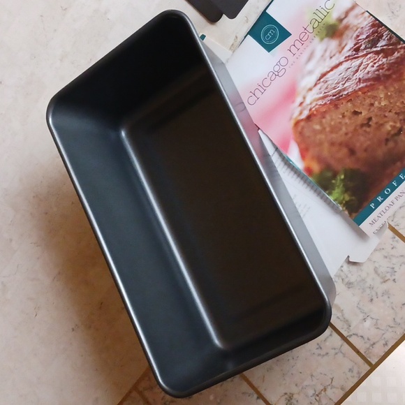Loaf pan/meatloaf pan with pull out tray, non-stick,Chicago metallic, New - Picture 3 of 9